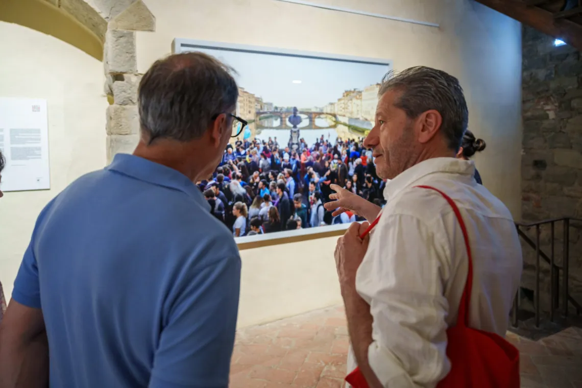 Un'opera di Massimo Vitali  facente parte della sua personale presente nell'edizione 2023 del Cortona on the Move.