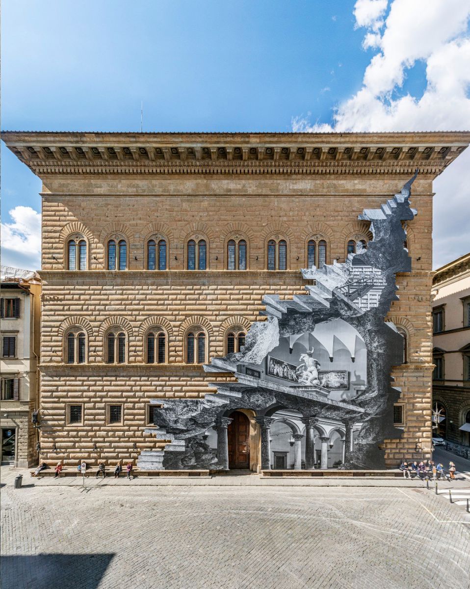 La "Ferita" di Jr costituita da 180 pannelli fotografici di Dibond stampati con tecnologia UV