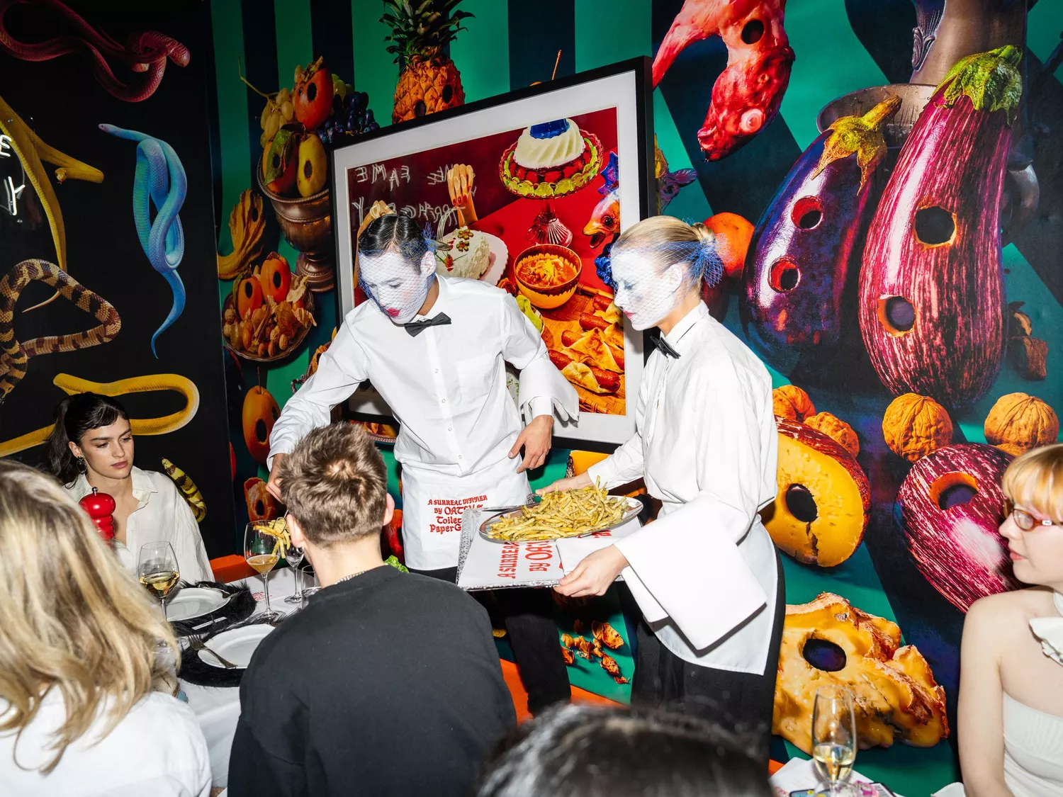 Stampa Lambda Fotografica C-Print pe la mostra di Toilet Paper a Stoccolma