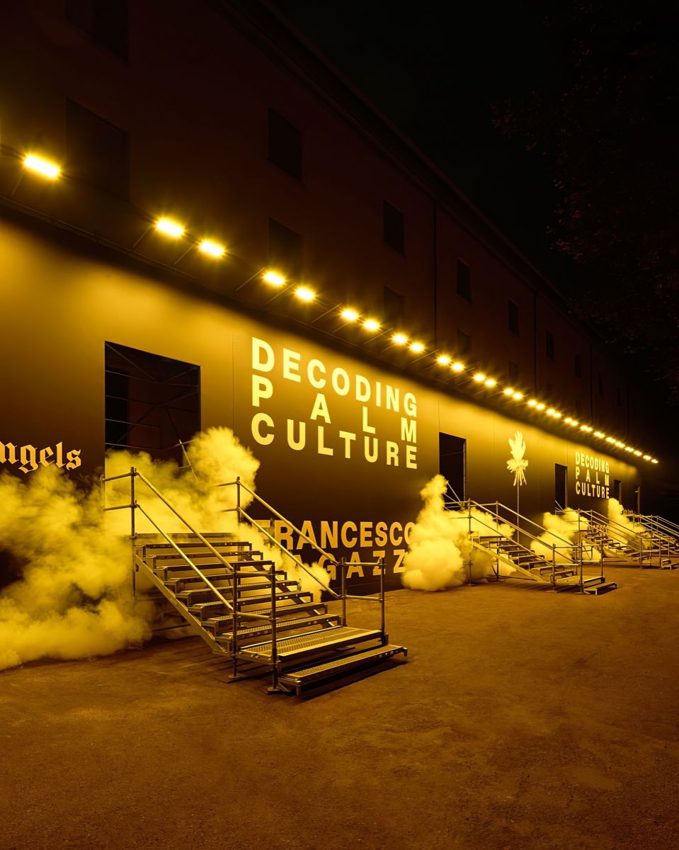 L'ingresso della mostra fotografica di Francesco Ragazzi con i le stampe fine art sotto plexiglas prodotte dal nostro laboratorio