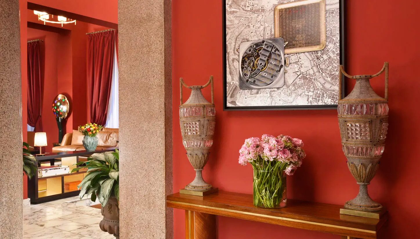 Stampe per interior design realizzate su carta metallizzata e rifinite con cornici artigianali per un importante albergo di Roma